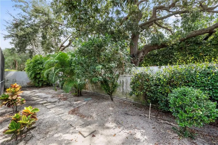 168 Livermore Ln, Naples, Florida 34119