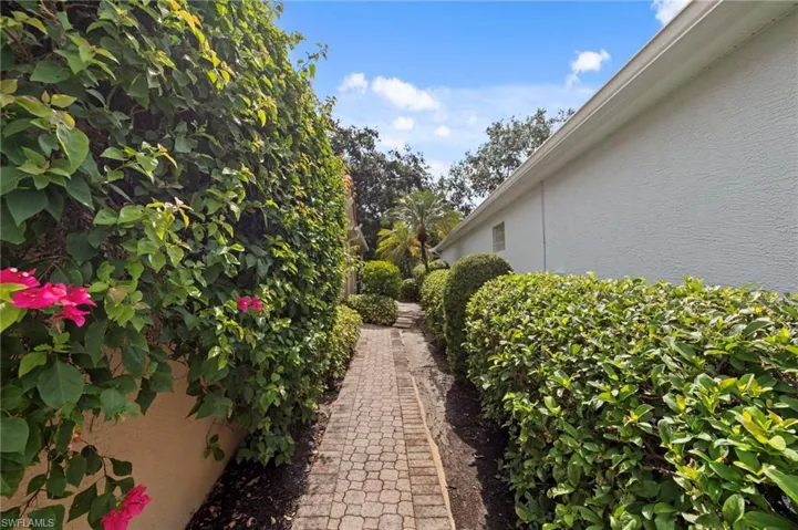 168 Livermore Ln, Naples, Florida 34119