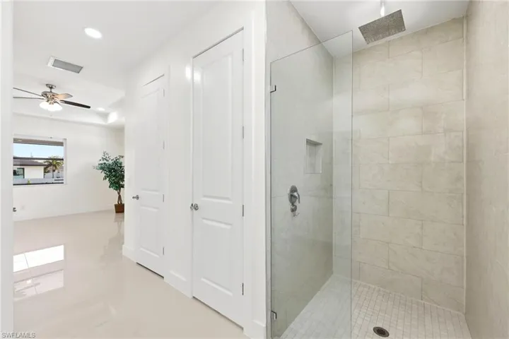 Full bath featuring walk in shower, a ceiling fan, and recessed lighting