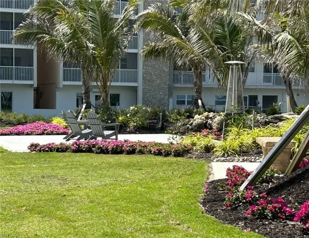 One of the many Beautiful Community spots to stop and enjoy your place in Paradise.