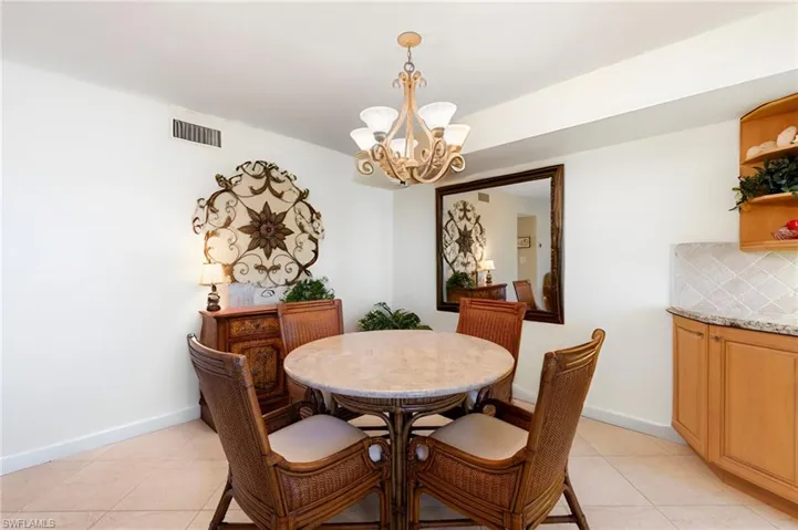 Light Neutral Decor in Dining Area