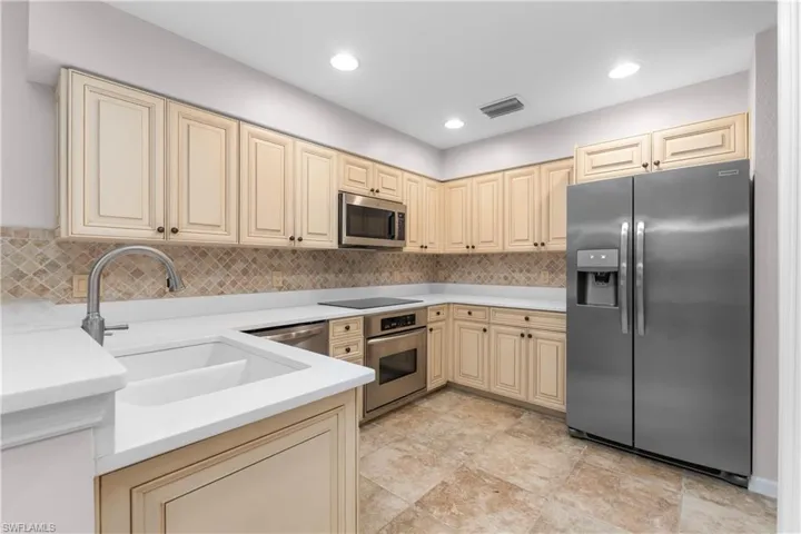 Back splash, stainless steel appliances