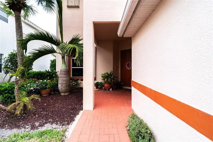 2540 Keystone Lake Dr, Cape Coral, Florida 33909