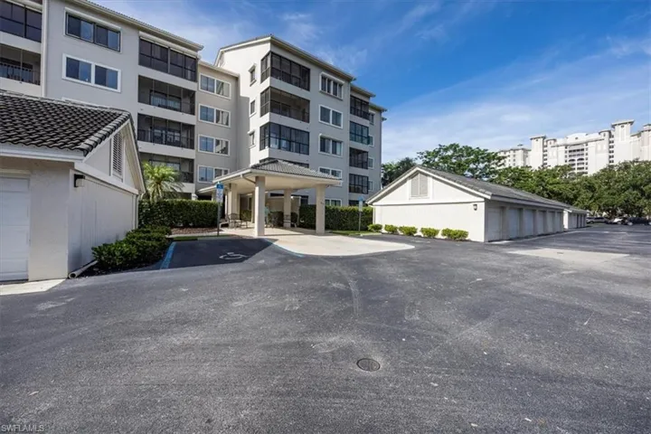 900  Arbor Lake  DR, Naples, FL 34110