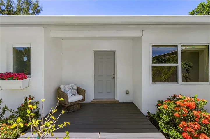 View of exterior entry with stucco siding