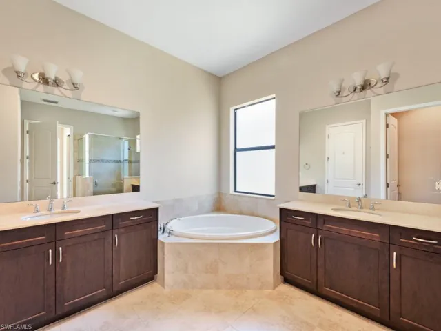 1638  Serrano  CIR, Naples, FL 34105