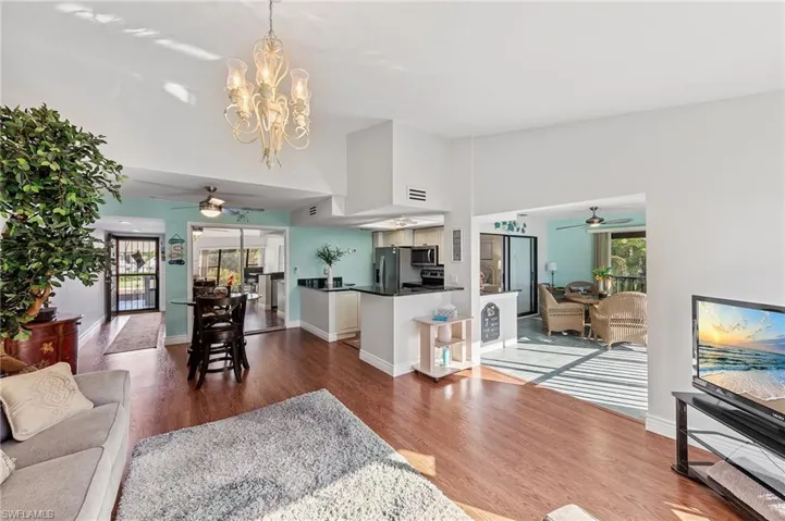 Welcome to this light and bright Open floor plan (B-unit) located in Greenbriar Village in the Hideaway Golf & Country Club.