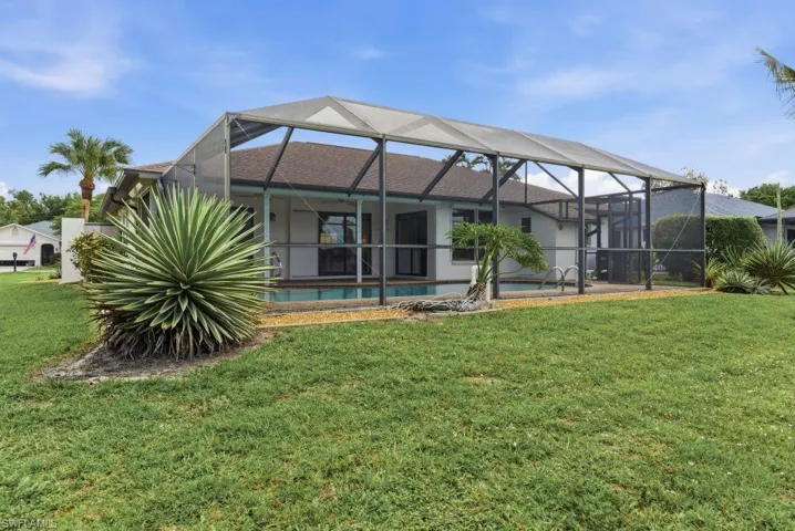 19184 Pine Run Ln, Fort Myers, Florida 33967