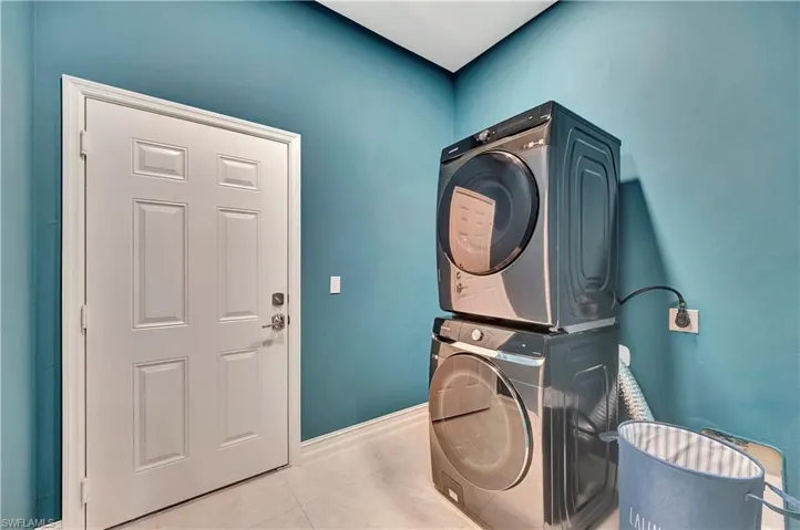 8165  Sanctuary  DR, Naples, FL 34104