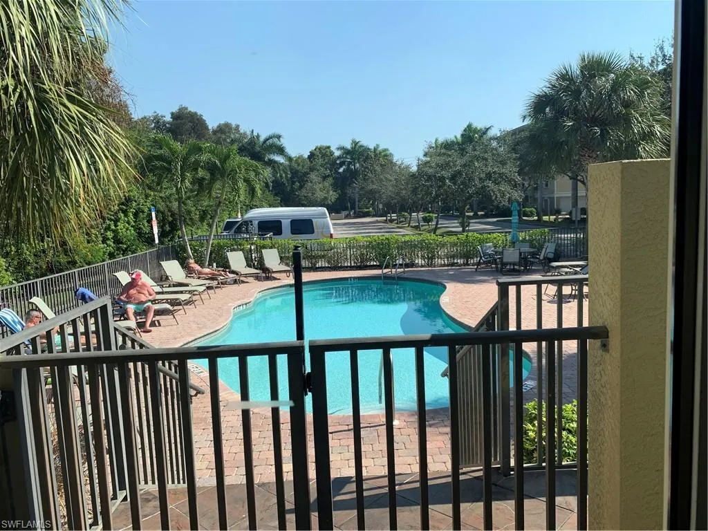 10041 Lake Cove DR, Fort Myers, FL 33908,225054139