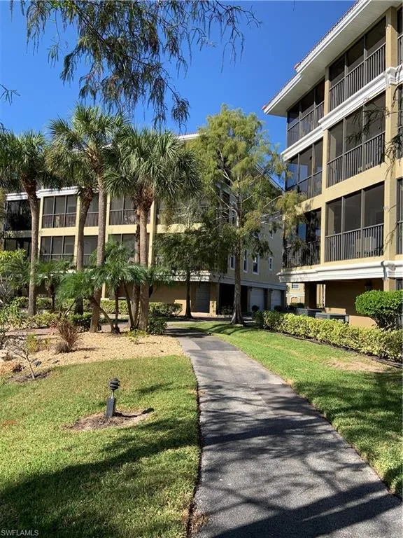 10041 Lake Cove DR, Fort Myers, FL 33908,225054139