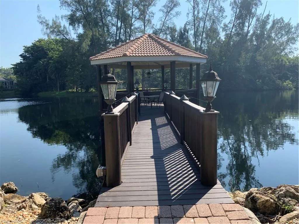 10041 Lake Cove DR, Fort Myers, FL 33908,225054139