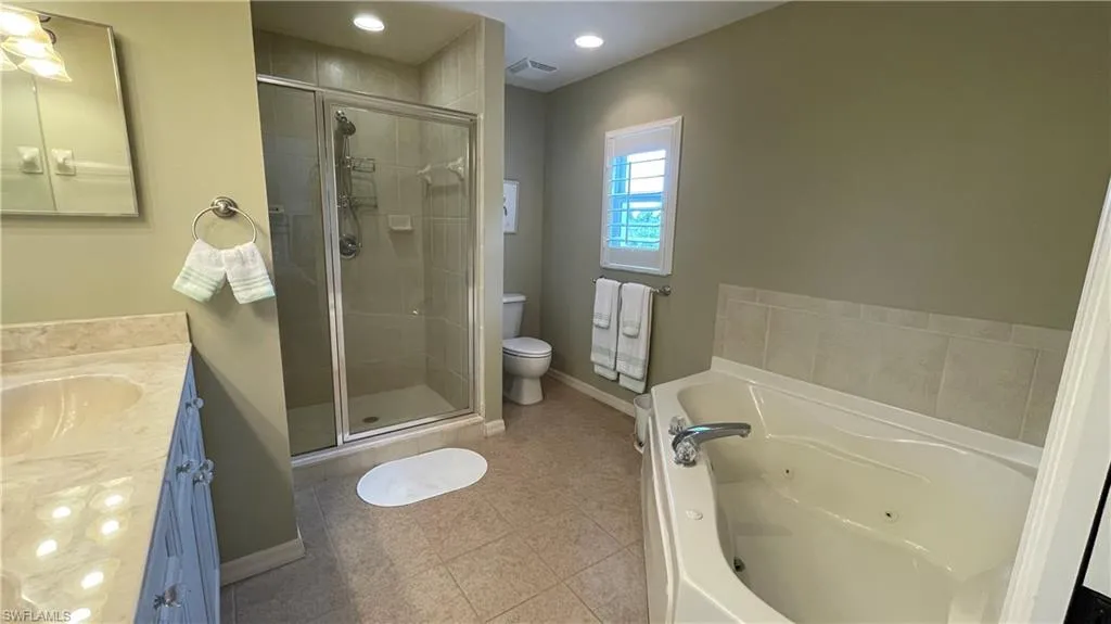 10041 Lake Cove DR, Fort Myers, FL 33908,225054139