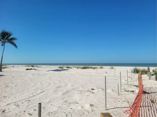 Short walk to the sugar sand of Ft. Myers Beach