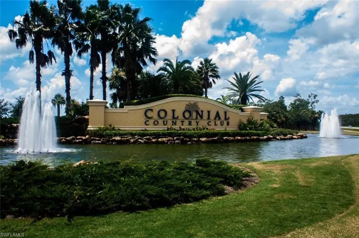 Entry to Colonial country club