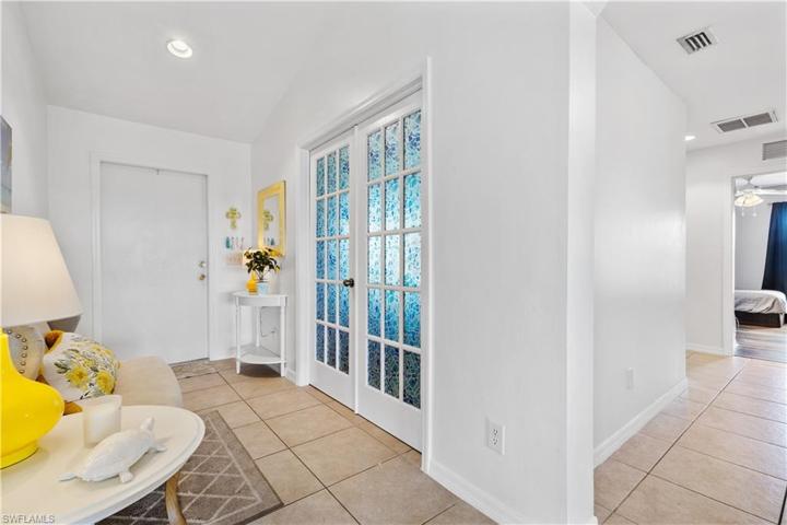 Entry to den/bedroom