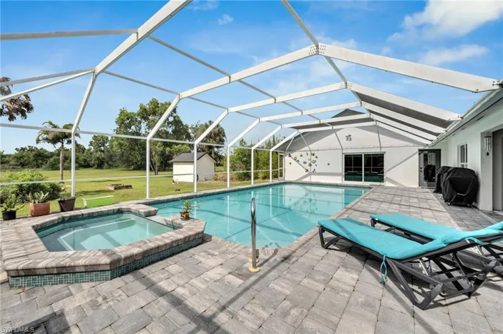 260 20th Ave Ne, Naples, Florida 34120