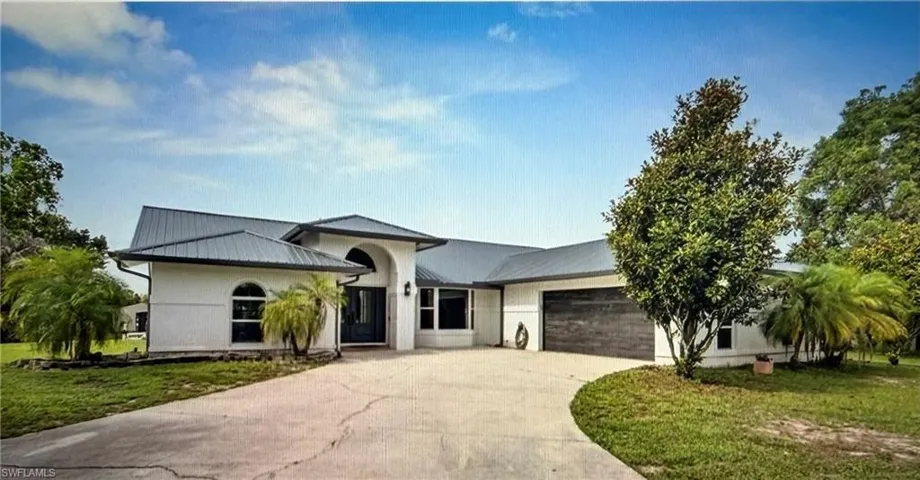 260 20th Ave Ne, Naples, Florida 34120