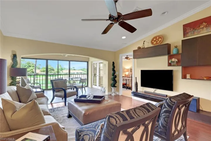 206 Foxtail Ct 2-206, Naples, Florida 34104
