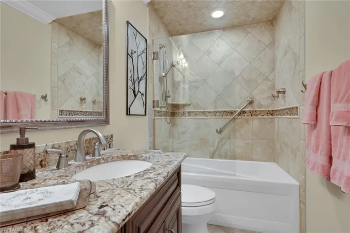 206 Foxtail Ct 2-206, Naples, Florida 34104