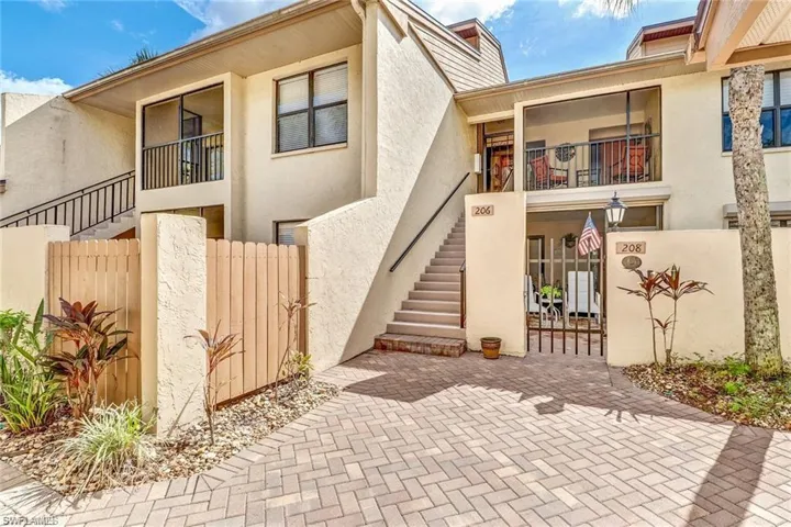 206 Foxtail Ct 2-206, Naples, Florida 34104