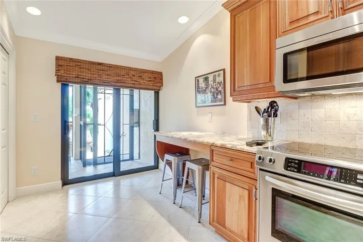 206 Foxtail Ct 2-206, Naples, Florida 34104
