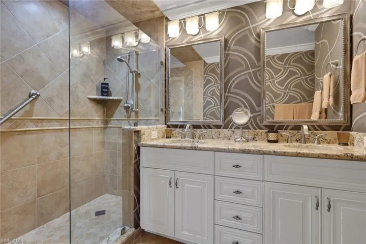 206 Foxtail Ct 2-206, Naples, Florida 34104