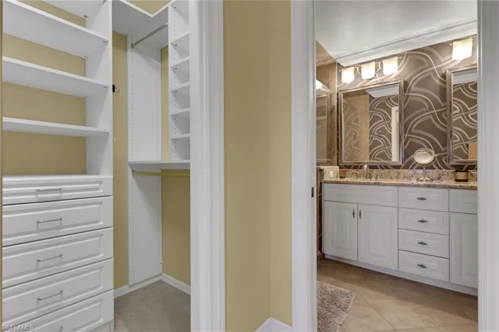 206 Foxtail Ct 2-206, Naples, Florida 34104