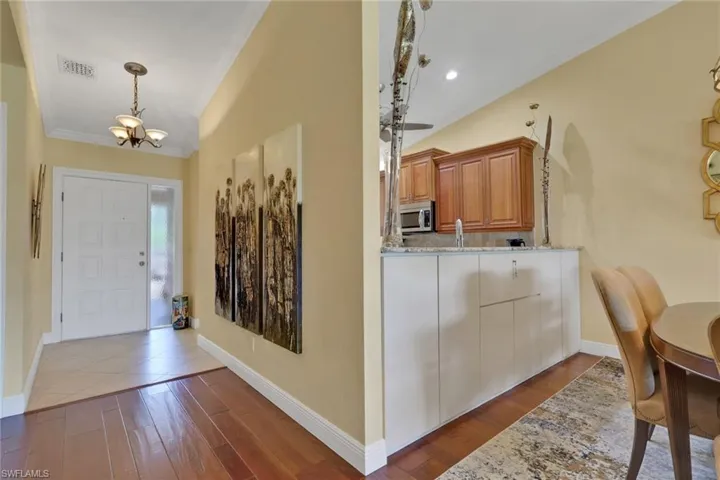 206 Foxtail Ct 2-206, Naples, Florida 34104