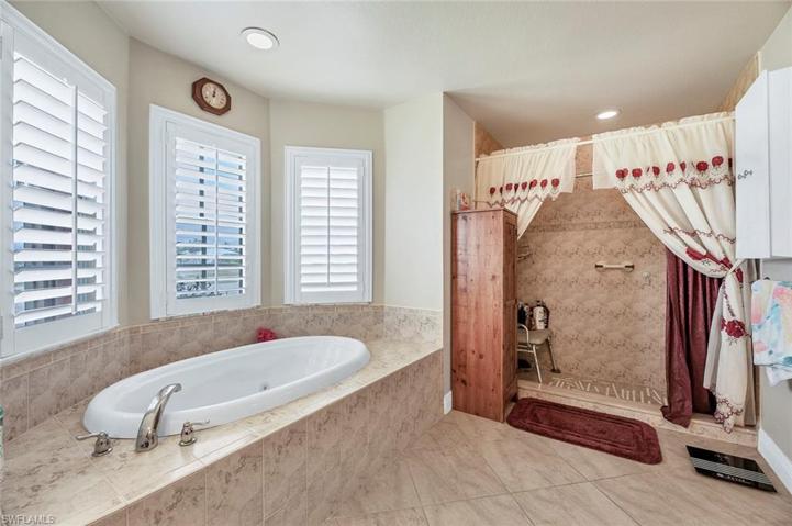 930 Gleason PKWY, CAPE CORAL FL 33914