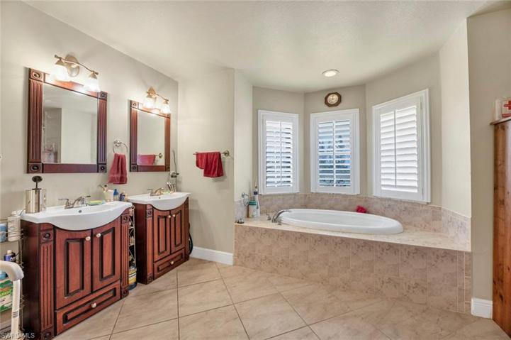 930 Gleason PKWY, CAPE CORAL FL 33914