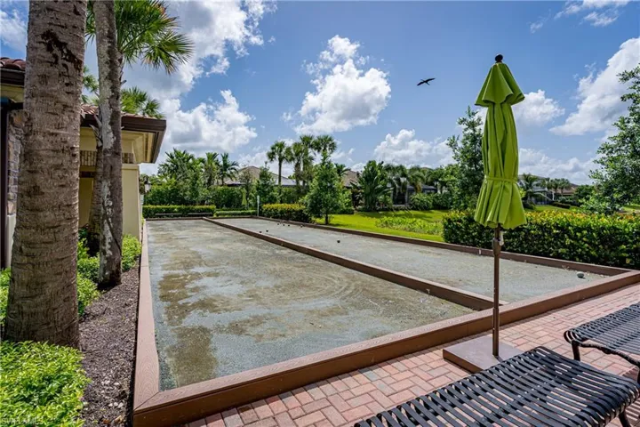 9355  Foxglove  LN, Naples, FL 34120