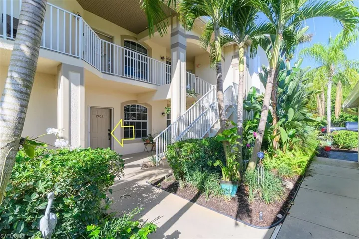 350  Newport  DR, Naples, FL 34114