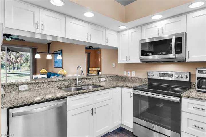 350  Newport  DR, Naples, FL 34114