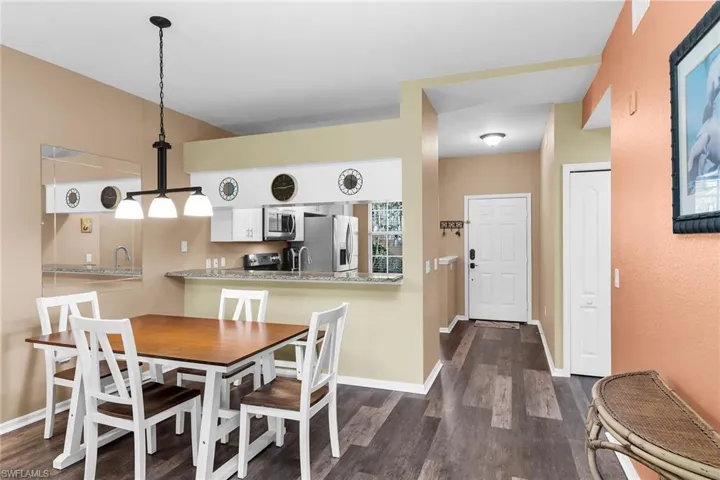 350  Newport  DR, Naples, FL 34114
