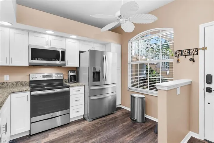 350  Newport  DR, Naples, FL 34114