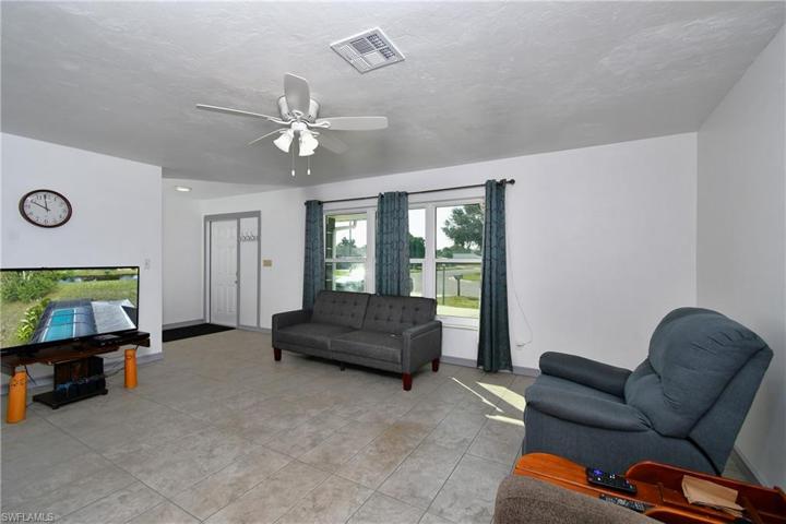 Living room 2
