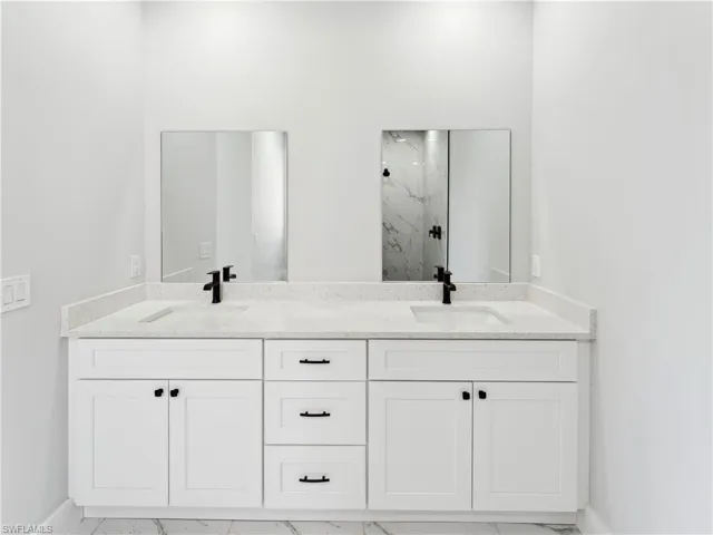 Primary w Double Sinks