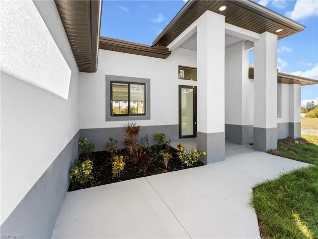 2728  Diplomat W PKWY, Cape Coral, FL 33993