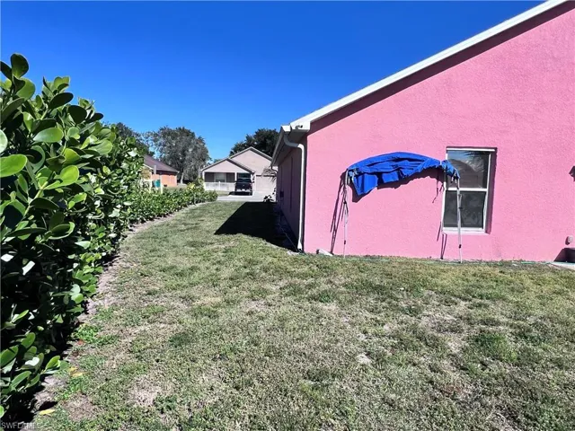 View of grassy yard