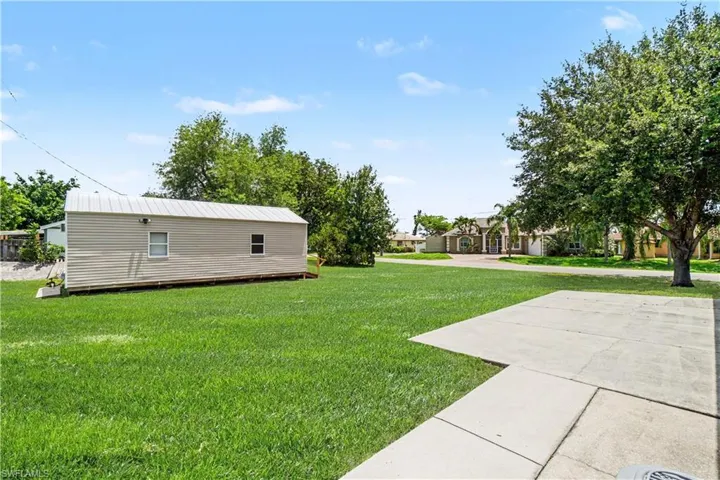 Shed / yard