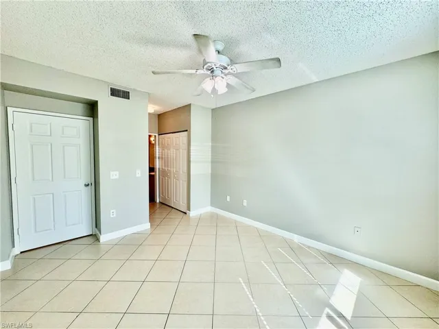 1200  Reserve  WAY, Naples, FL 34105