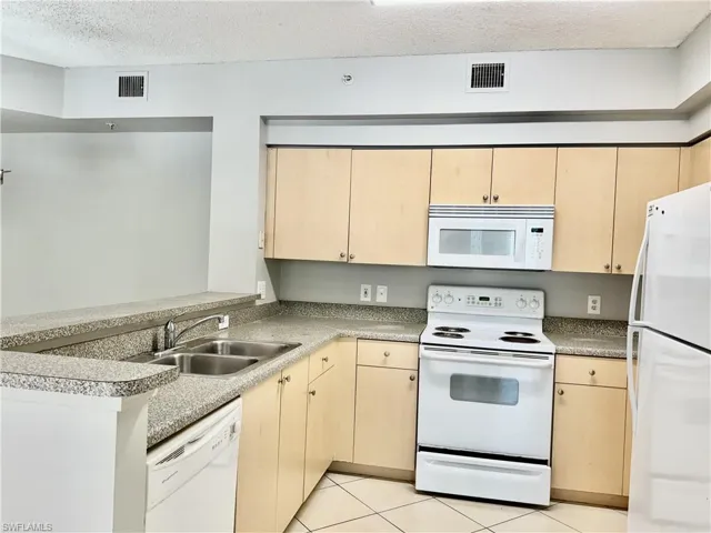 1200  Reserve  WAY, Naples, FL 34105