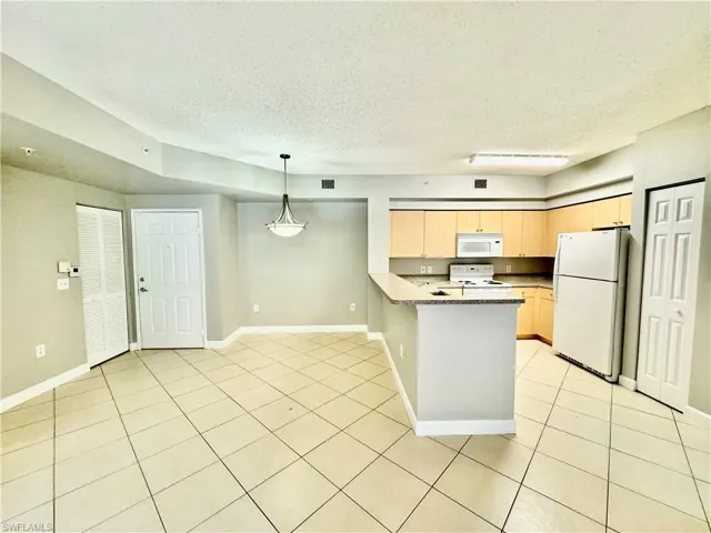 1200  Reserve  WAY, Naples, FL 34105