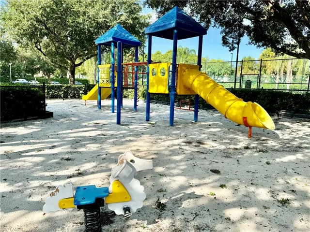 1200  Reserve  WAY, Naples, FL 34105