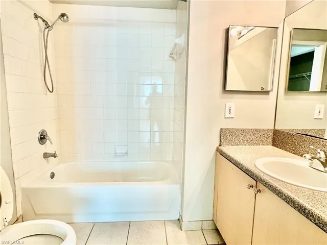 1200  Reserve  WAY, Naples, FL 34105