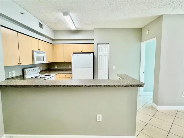 1200  Reserve  WAY, Naples, FL 34105