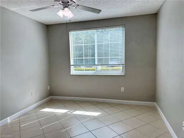 1200  Reserve  WAY, Naples, FL 34105