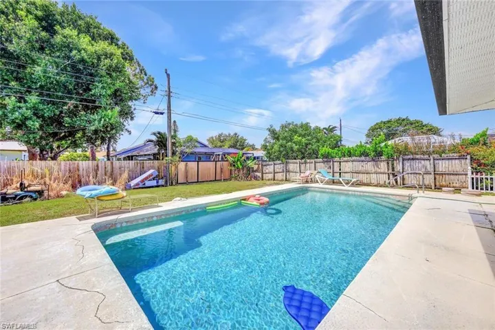 736 96th Ave N, Naples, Florida 34108