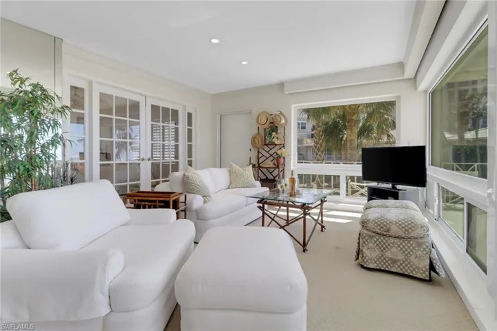 1851  Gulf Shore N BLVD, Naples, FL 34102